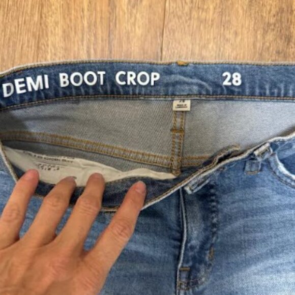 9 in J Crew Billie Demi Boot Crop Distressed Jeans - Picture 2 of 9